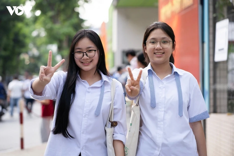 Thí sinh Hà Nội nhận xét đề Tiếng Anh vừa sức, nhiều em tự tin đạt 8-9 điểm Thí sinh Hà Nội nhận xét đề Tiếng Anh vừa sức, nhiều em tự tin đạt 8-9 điểm