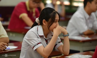 Thí sinh 'như bị đánh úp khi tuyển sinh thay đổi phút 89'