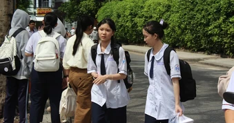 Thí sinh TP.HCM bất ngờ, 'đề văn tốt nghiệp lệch tủ, lệch méo xẹo'