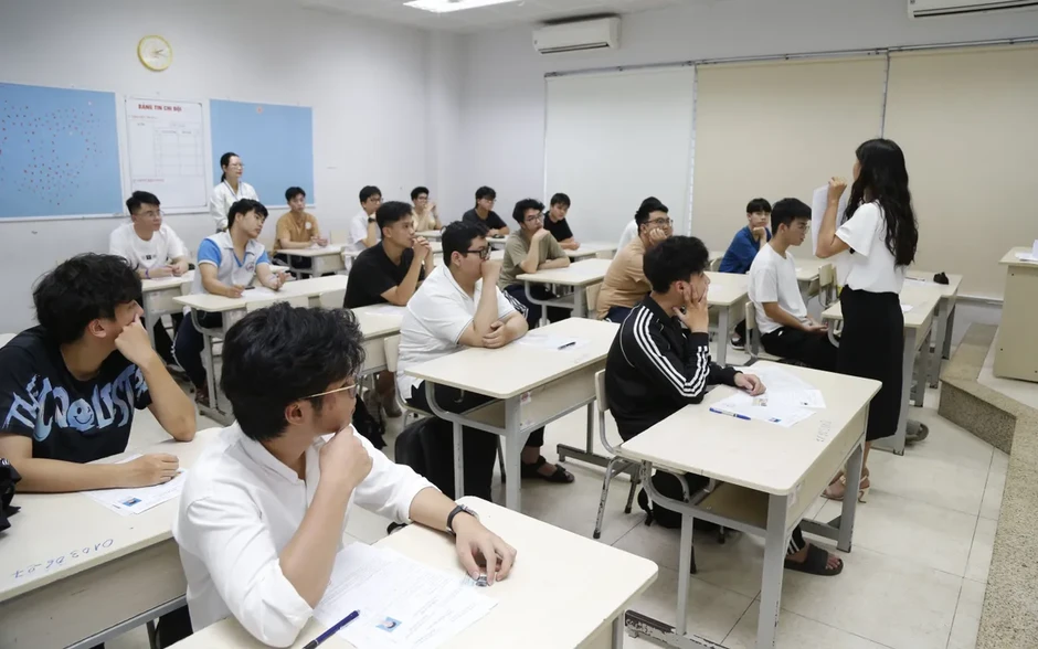 Thi tốt nghiệp THPT 2026: Áp lực từ số thí sinh kỷ lục và nỗi lo gian lận công nghệ cao Thi tốt nghiệp THPT 2026: Áp lực từ số thí sinh kỷ lục và nỗi lo gian lận công nghệ cao