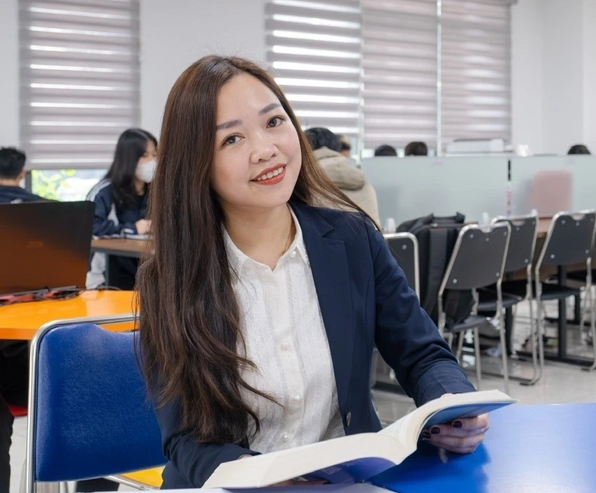 Thi tốt nghiệp THPT 2026: Chiến thuật ôn thi và làm bài để đạt điểm Tiếng Anh cao Thi tốt nghiệp THPT 2026: Chiến thuật ôn thi và làm bài để đạt điểm Tiếng Anh cao