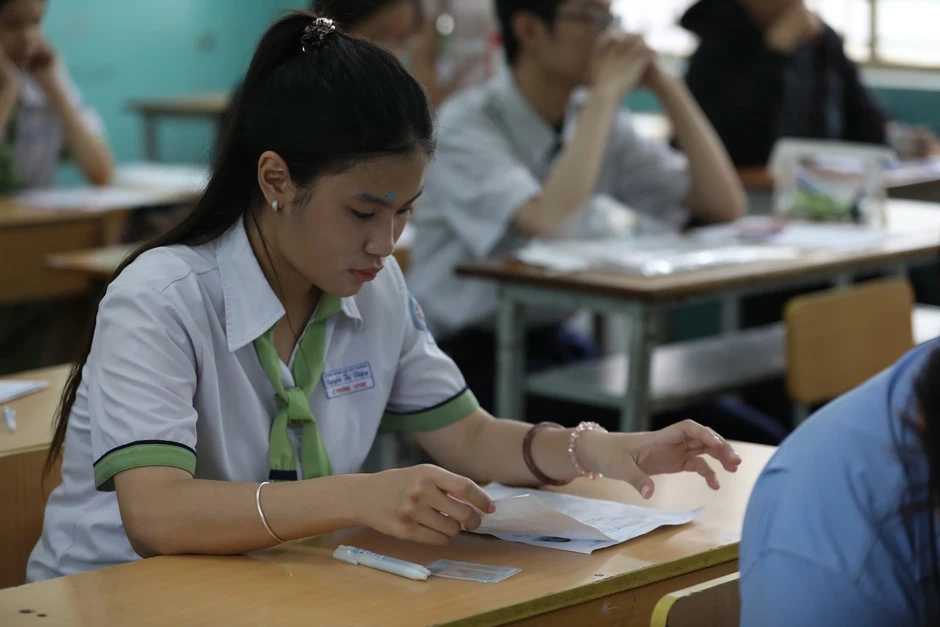 Thi tốt nghiệp THPT 2026: Xem gợi ý giải đề thi môn ngữ văn tại đây Thi tốt nghiệp THPT 2026: Xem gợi ý giải đề thi môn ngữ văn tại đây