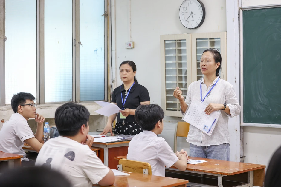 Thi vào lớp 10 môn ngữ văn: 390 thí sinh bỏ thi, 1 thí sinh vi phạm Thi vào lớp 10 môn ngữ văn: 390 thí sinh bỏ thi, 1 thí sinh vi phạm