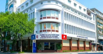 Thiếu chứng chỉ tiếng Anh phải đóng 15 triệu, sinh viên nói "rất vô lý"
