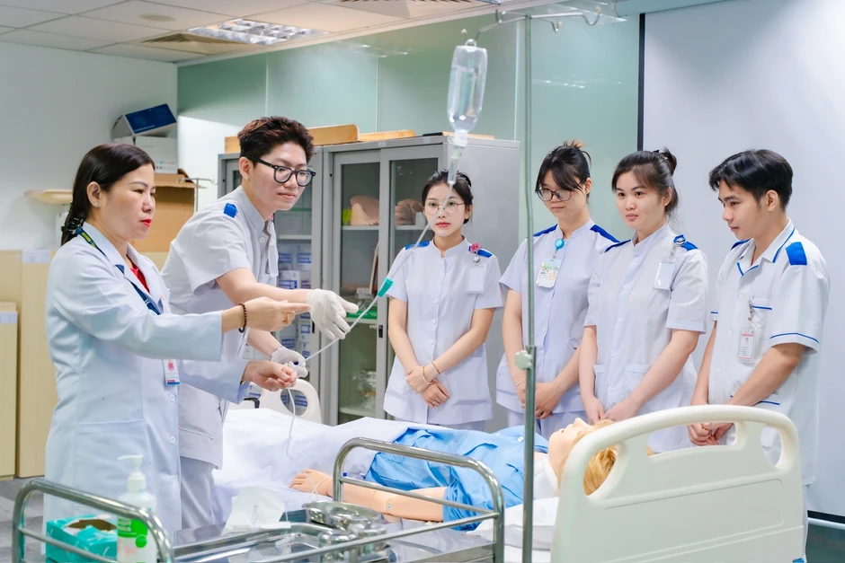 Thiếu hụt điều dưỡng, tìm giải pháp thu hút tuyển sinh Thiếu hụt điều dưỡng, tìm giải pháp thu hút tuyển sinh