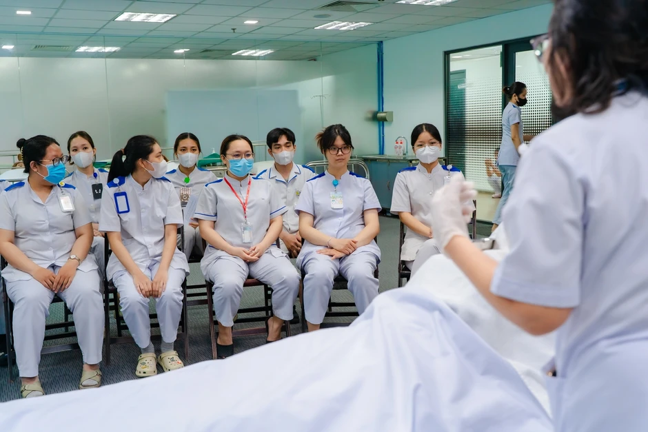 Thiếu hụt điều dưỡng, tìm giải pháp thu hút tuyển sinh Thiếu hụt điều dưỡng, tìm giải pháp thu hút tuyển sinh