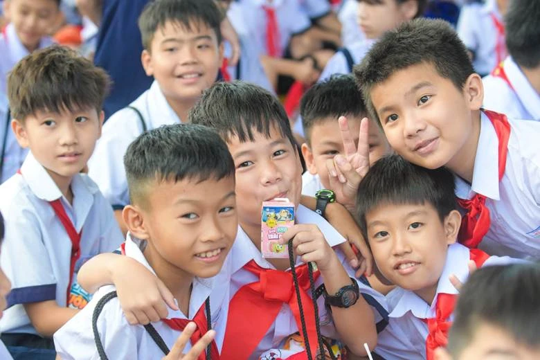 Thông điệp “Cùng KUN bảo vệ muôn loài” được thiếu nhi toàn quốc hưởng ứng qua màn đồng diễn tại sân trường Thông điệp “Cùng KUN bảo vệ muôn loài” được thiếu nhi toàn quốc hưởng ứng qua màn đồng diễn tại sân trường