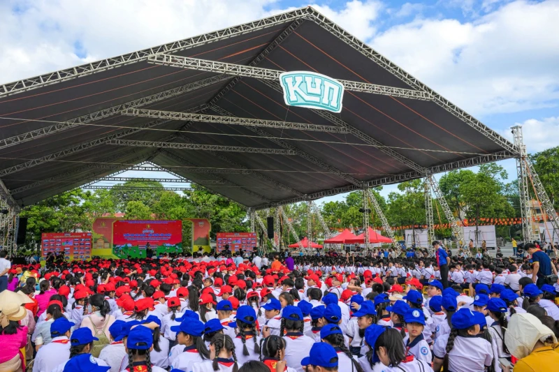 Thông điệp “Cùng KUN bảo vệ muôn loài” được thiếu nhi toàn quốc hưởng ứng qua màn đồng diễn tại sân trường Thông điệp “Cùng KUN bảo vệ muôn loài” được thiếu nhi toàn quốc hưởng ứng qua màn đồng diễn tại sân trường
