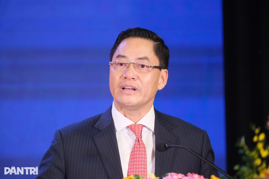 Thống đốc Ngân hàng: “Sinh viên thực tập không phải chỉ rót nước pha trà” Thống đốc Ngân hàng: “Sinh viên thực tập không phải chỉ rót nước pha trà”