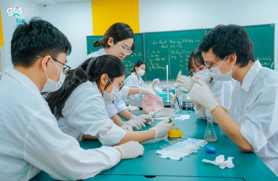 THPT Galileo trao học bổng toàn phần cho học sinh đạt kết quả xuất sắc kỳ thi vào lớp 10 của Sở GD&ĐT THPT Galileo trao học bổng toàn phần cho học sinh đạt kết quả xuất sắc kỳ thi vào lớp 10 của Sở GD&ĐT