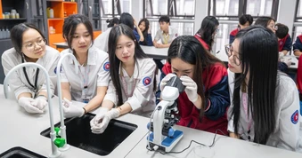 Thứ hạng các trường THPT Hà Nội "đổi chỗ" qua 2 kỳ thi thử tốt nghiệp