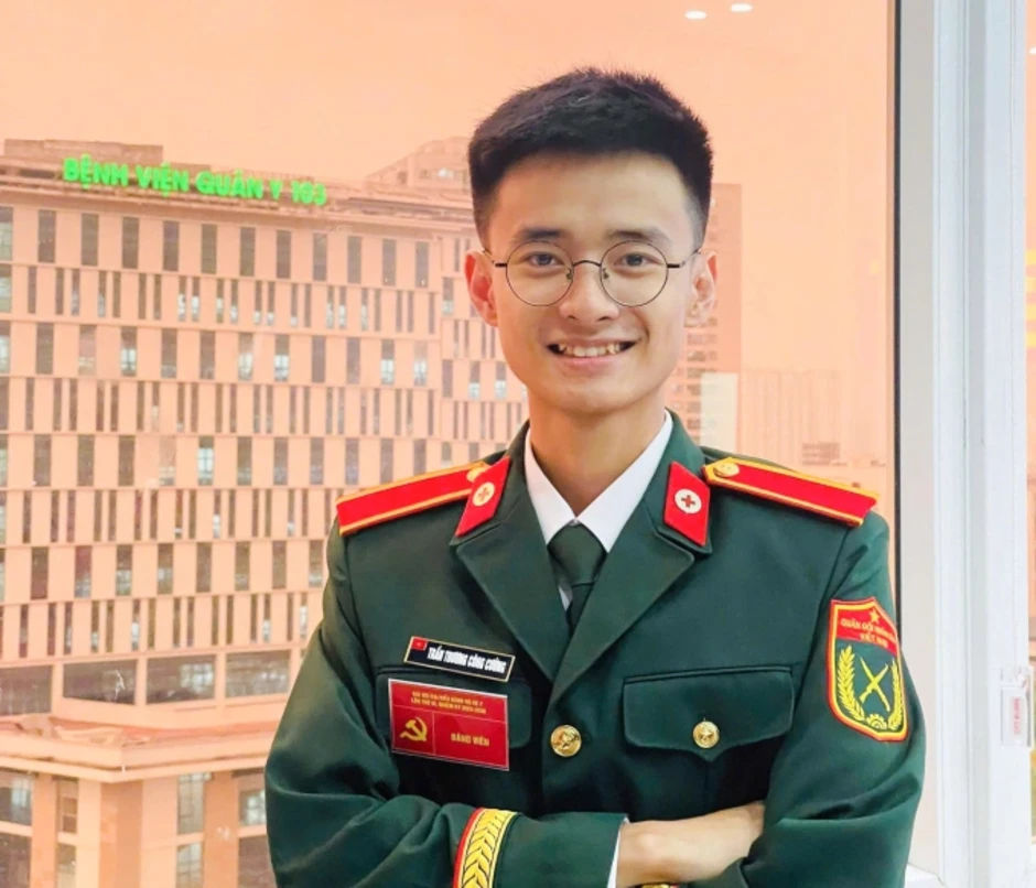 Thủ khoa Học viện Quân y được phong hàm Thượng úy