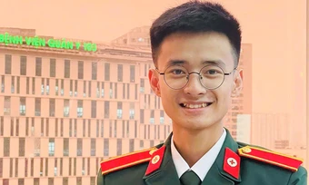 Thủ khoa Học viện Quân y được phong hàm Thượng úy