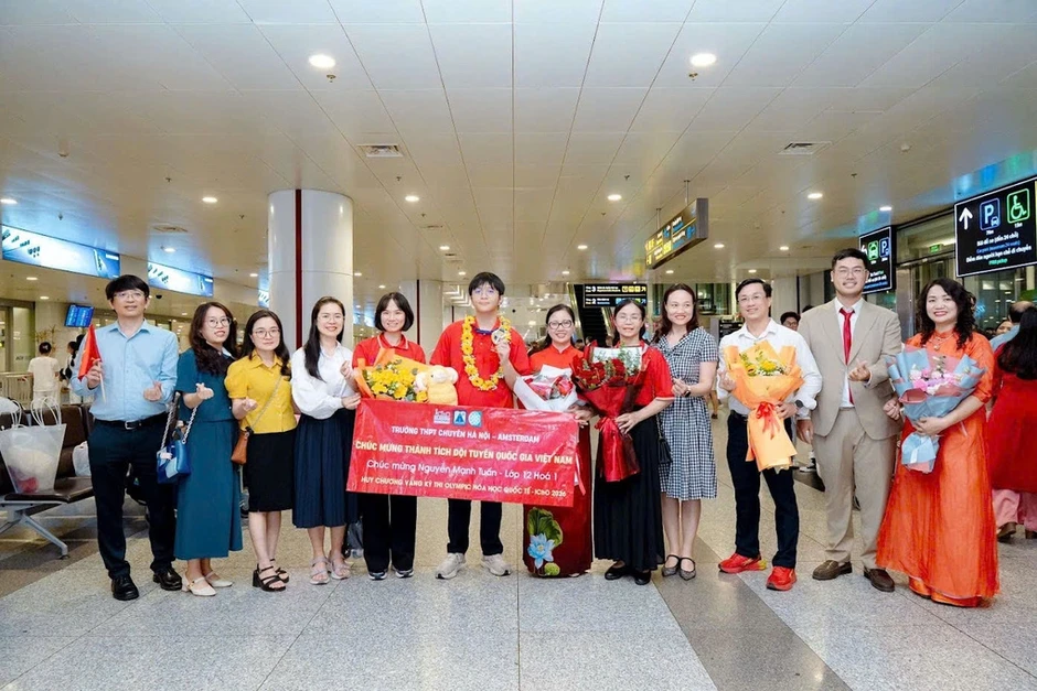 Thủ khoa kép giành 'cú đúp' huy chương vàng Olympic Hóa quốc tế Thủ khoa kép giành 'cú đúp' huy chương vàng Olympic Hóa quốc tế