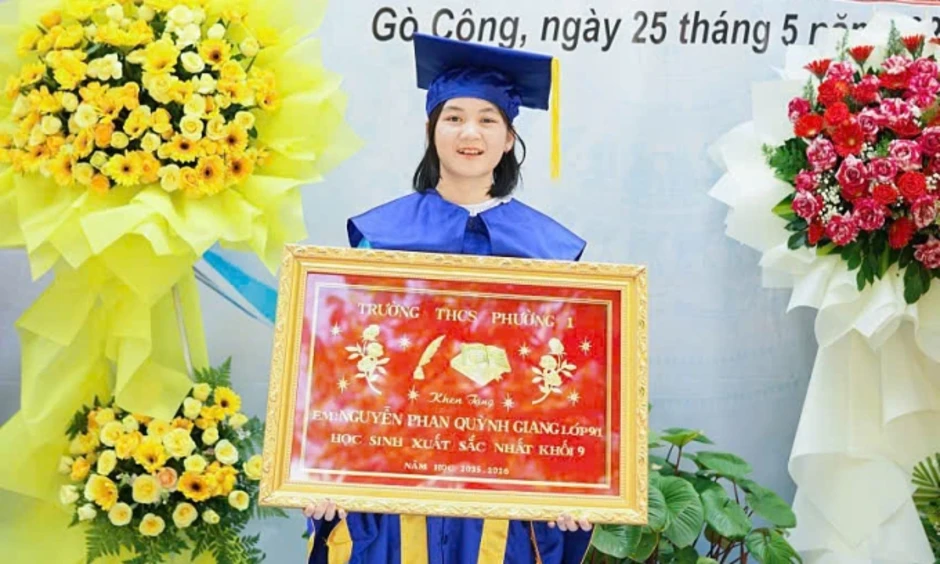 Thủ khoa lớp 10 đạt điểm tuyệt đối Toán, Văn, Anh Thủ khoa lớp 10 đạt điểm tuyệt đối Toán, Văn, Anh