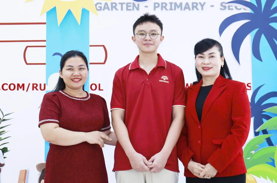 Thủ khoa lớp 10 TPHCM: Không “cày đề”, học 1 tiếng mỗi tối, đi ngủ sớm Thủ khoa lớp 10 TPHCM: Không “cày đề”, học 1 tiếng mỗi tối, đi ngủ sớm