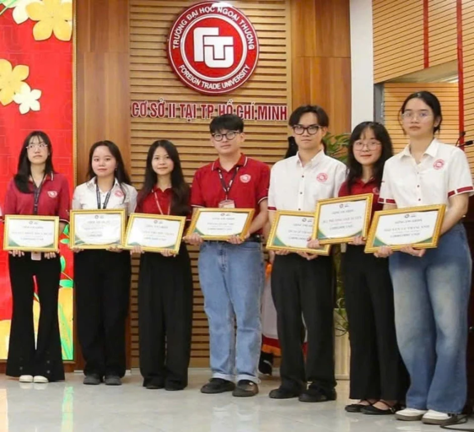 Thủ khoa Ngoại thương đạt điểm tuyệt đối 4.0 ở tất cả môn học Thủ khoa Ngoại thương đạt điểm tuyệt đối 4.0 ở tất cả môn học