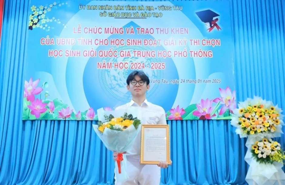 Thủ khoa Tin học của TP HCM 'nắm chắc điểm tuyệt đối' ngay khi rời phòng thi Thủ khoa Tin học của TP HCM 'nắm chắc điểm tuyệt đối' ngay khi rời phòng thi