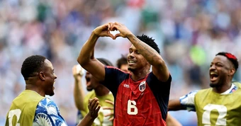 Thủ môn 40 tuổi nào đang trở thành hiện tượng của World Cup 2026?
