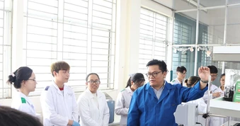Thu nghìn tỉ nhưng khoa học công nghệ ‘nhỏ giọt’