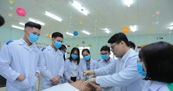 Thu nhập giảng viên 8 trường đại học tại ĐHQG TP.HCM cao bao nhiêu?