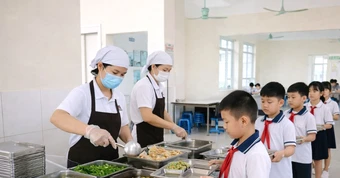 Thủ tướng chỉ đạo công khai hình ảnh khay ăn thực tế của học sinh để giám sát