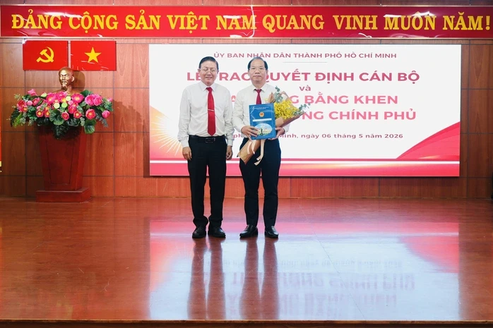 Thủ tướng Chính phủ tặng Bằng khen cho 8 cá nhân xuất sắc của Trường CĐ Kinh tế TP HCM Thủ tướng Chính phủ tặng Bằng khen cho 8 cá nhân xuất sắc của Trường CĐ Kinh tế TP HCM