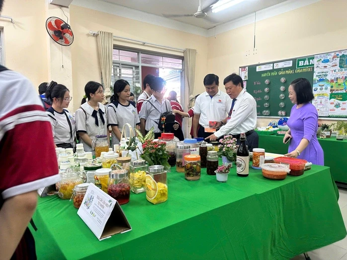 Thú vị trải nghiệm "Một ngày làm học sinh Trần Quang Khải" Thú vị trải nghiệm "Một ngày làm học sinh Trần Quang Khải"