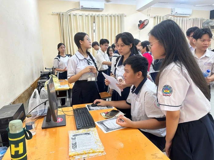 Thú vị trải nghiệm "Một ngày làm học sinh Trần Quang Khải" Thú vị trải nghiệm "Một ngày làm học sinh Trần Quang Khải"