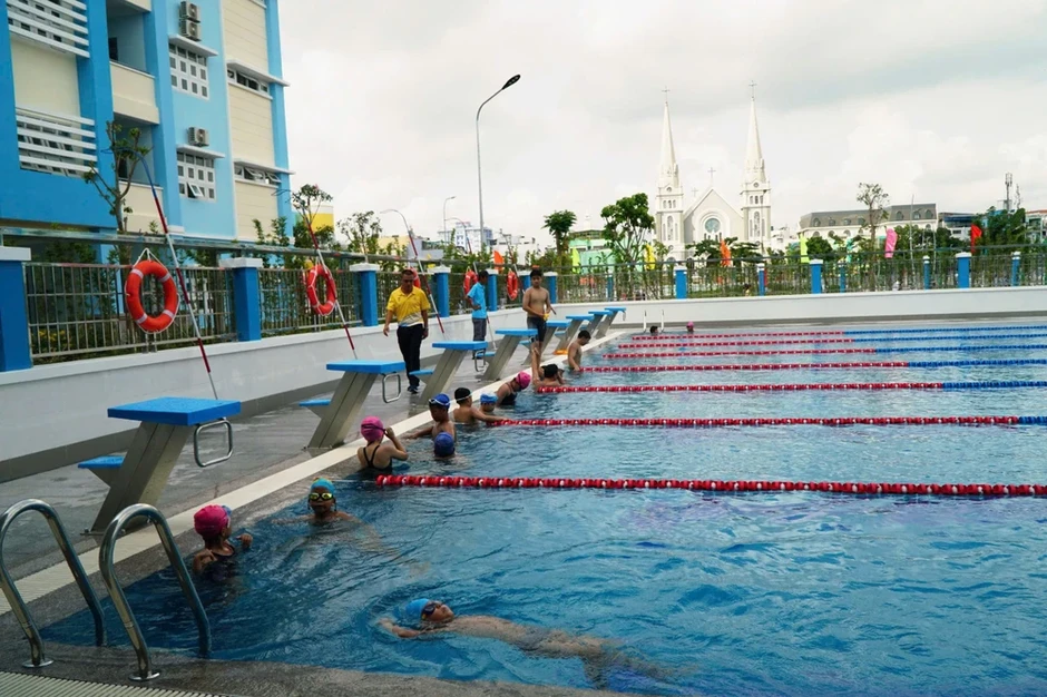 Tỉ lệ học sinh tiểu học biết bơi tại TP.HCM chỉ chiếm 24,66%