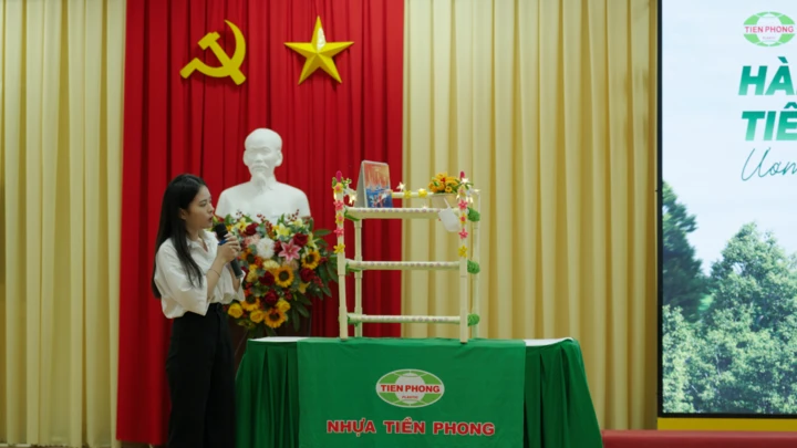 Tiền Phong Nam trao 150 triệu đồng học bổng cho sinh viên Đại học Trà Vinh