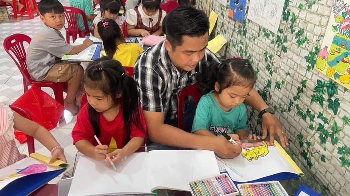 Tiếp sức học trò nghèo, nối dài yêu thương Tiếp sức học trò nghèo, nối dài yêu thương