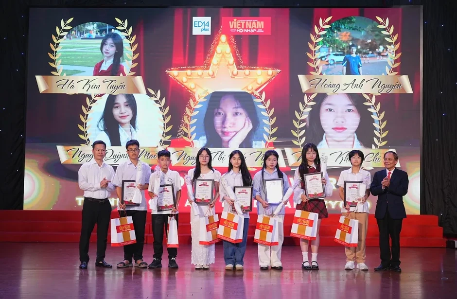 Tìm ra các thí sinh xuất sắc của cuộc thi viết bằng tiếng Anh “Thánh Gióng và Giấc mơ khát vọng” Tìm ra các thí sinh xuất sắc của cuộc thi viết bằng tiếng Anh “Thánh Gióng và Giấc mơ khát vọng”