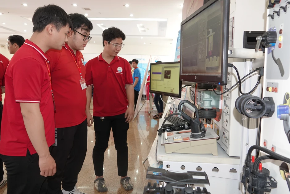 Tìm việc cho học sinh, sinh viên ngay khi còn học ở trường Tìm việc cho học sinh, sinh viên ngay khi còn học ở trường