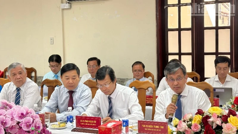 Tỉnh Cà Mau ký kết hợp tác toàn diện với Đại học Cần Thơ Tỉnh Cà Mau ký kết hợp tác toàn diện với Đại học Cần Thơ