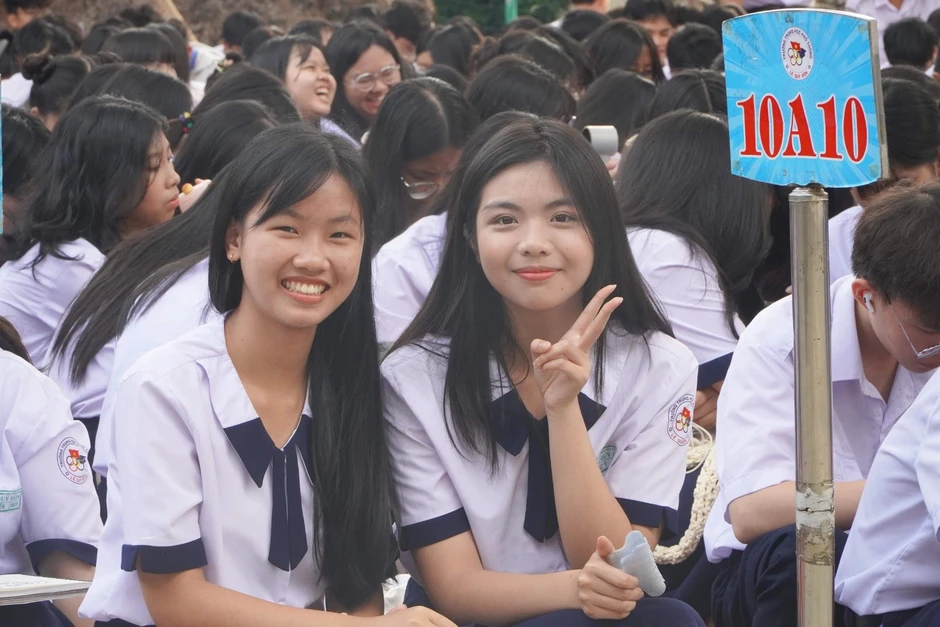 Toàn cảnh điểm chuẩn lớp 10 TPHCM: Có nơi cần 8 điểm/môn, nơi chỉ 1,75 Toàn cảnh điểm chuẩn lớp 10 TPHCM: Có nơi cần 8 điểm/môn, nơi chỉ 1,75
