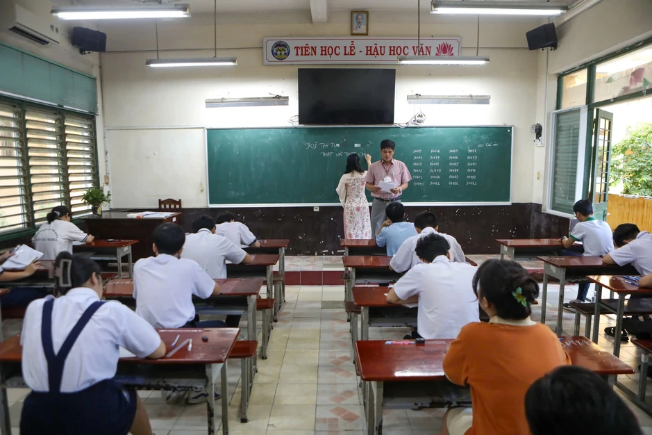 Toàn cảnh điểm chuẩn lớp 10 TPHCM: Có nơi cần 8 điểm/môn, nơi chỉ 1,75 Toàn cảnh điểm chuẩn lớp 10 TPHCM: Có nơi cần 8 điểm/môn, nơi chỉ 1,75