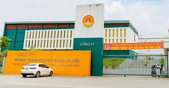 Toàn cảnh vụ 147 điểm 10 Toán trước ngày thi lại của 328 thí sinh chuyên Tuyên Quang