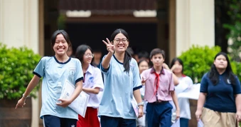'Tôi thật sự muốn cầm bút để giải đề thi hay như thế này'!