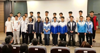 Top 10 thí sinh đạt điểm cao nhất vòng thi Olympic Toán học châu Á tại Việt Nam