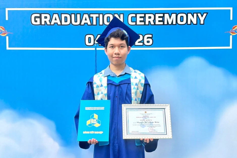 Tốt nghiệp sớm loại xuất sắc, nam sinh mang nghiên cứu y tế số ra quốc tế Tốt nghiệp sớm loại xuất sắc, nam sinh mang nghiên cứu y tế số ra quốc tế
