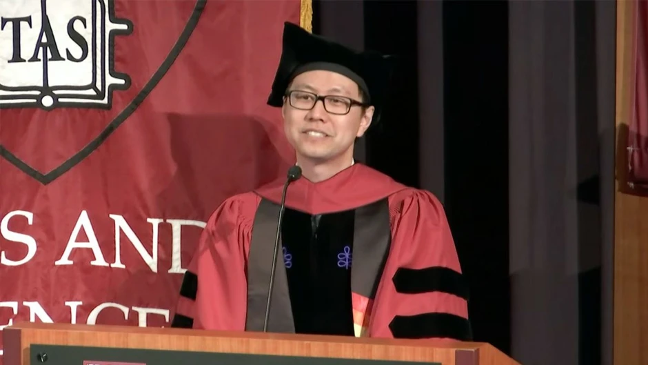 Tốt nghiệp tiến sĩ tại Harvard dù từng 2 lần 'trượt' đại học trong nước Tốt nghiệp tiến sĩ tại Harvard dù từng 2 lần 'trượt' đại học trong nước