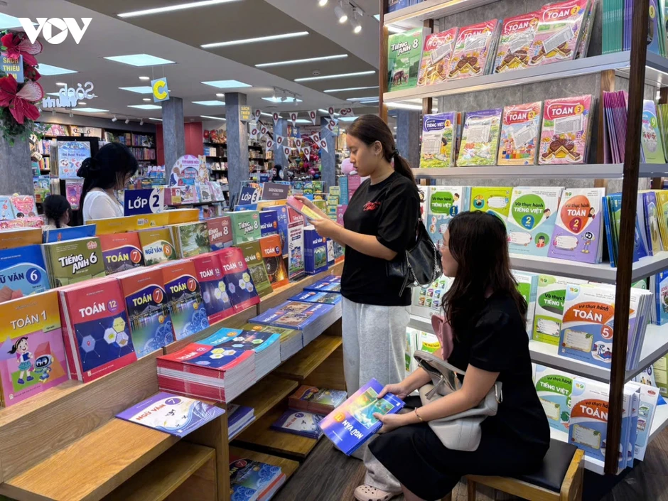 TP.HCM cấp sách giáo khoa miễn phí cho học sinh từ lớp 1 đến 12 TP.HCM cấp sách giáo khoa miễn phí cho học sinh từ lớp 1 đến 12