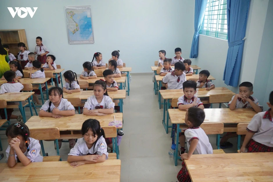 TP.HCM cắt 50% thủ tục, dồn lực hoàn thành 1.000 phòng học trong 100 ngày TP.HCM cắt 50% thủ tục, dồn lực hoàn thành 1.000 phòng học trong 100 ngày