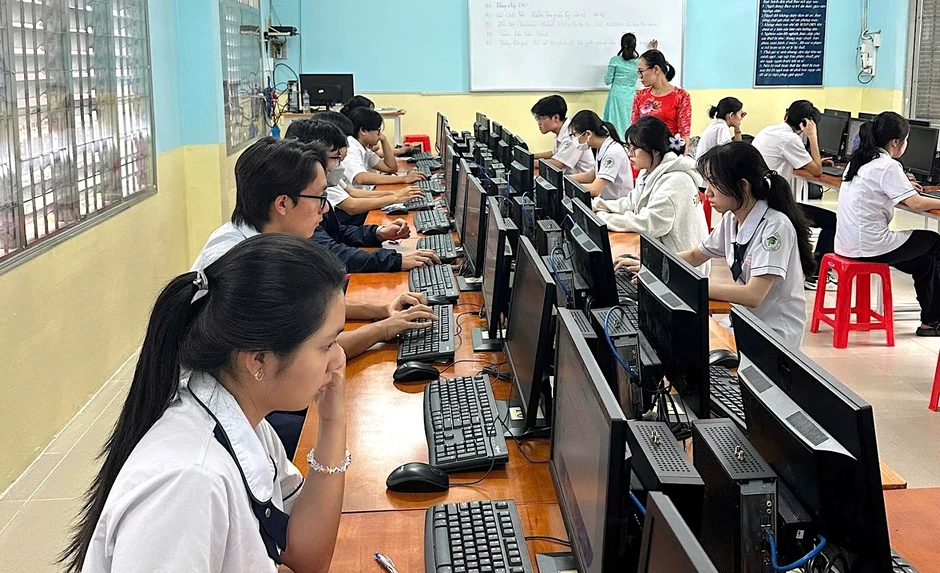 TPHCM chuẩn bị thí điểm thi tốt nghiệp THPT trên máy tính từ 2027 TPHCM chuẩn bị thí điểm thi tốt nghiệp THPT trên máy tính từ 2027