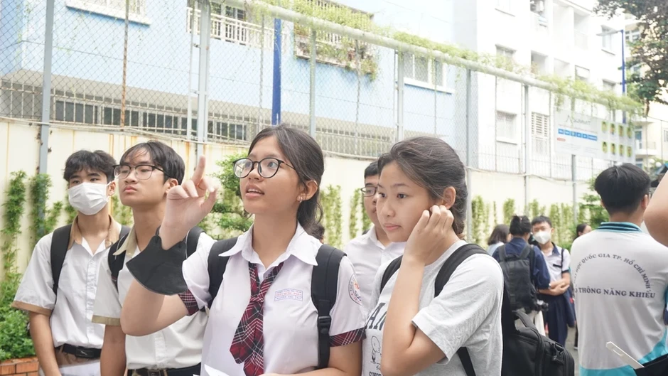 TP.HCM: Thí sinh dự thi vào lớp 10 Trường Phổ thông Năng khiếu tăng TP.HCM: Thí sinh dự thi vào lớp 10 Trường Phổ thông Năng khiếu tăng