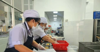 TP.HCM: Tổng kiểm tra 317 cơ sở cung cấp suất ăn bán trú trong tháng 4