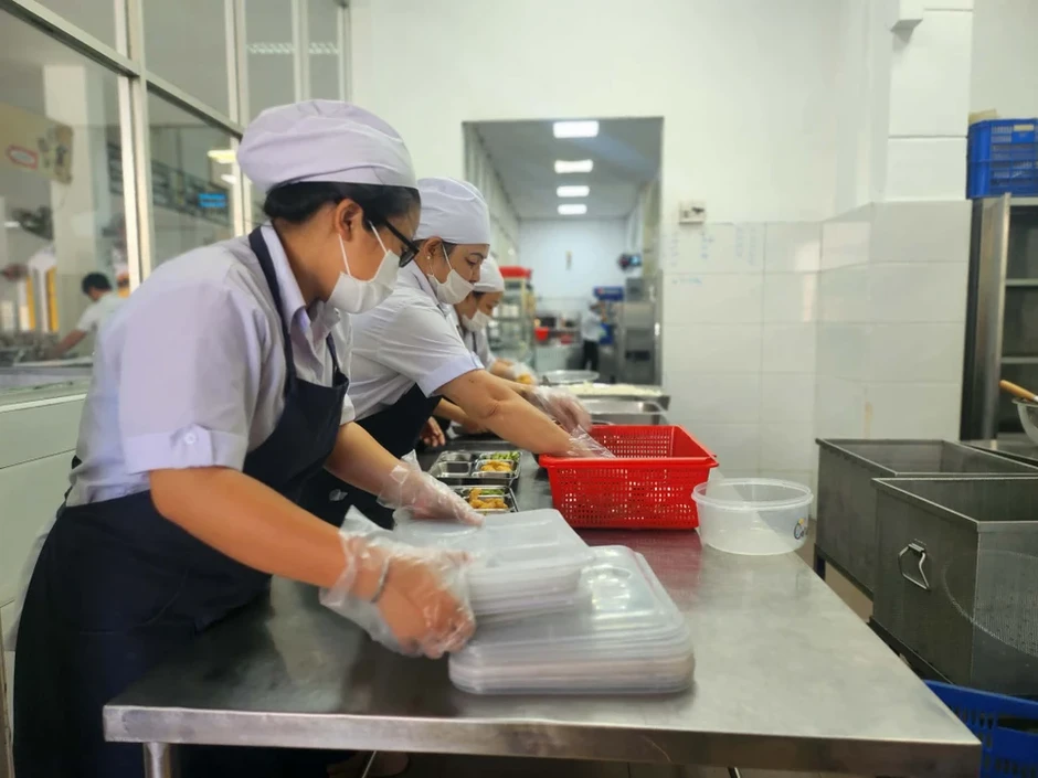 TP.HCM: Tổng kiểm tra 317 cơ sở cung cấp suất ăn bán trú trong tháng 4 TP.HCM: Tổng kiểm tra 317 cơ sở cung cấp suất ăn bán trú trong tháng 4