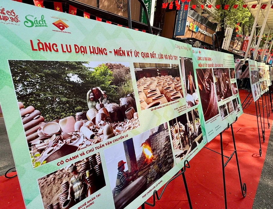 TP.HCM: Triển lãm của sinh viên kể câu chuyện làng nghề truyền thống
