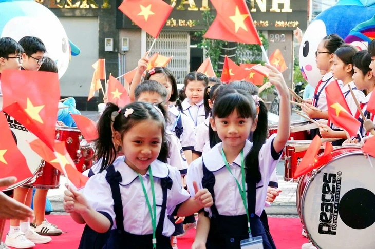 TP.HCM tuyển sinh đầu cấp 2026 theo khu vực linh hoạt, dùng VNeID và bản đồ số TP.HCM tuyển sinh đầu cấp 2026 theo khu vực linh hoạt, dùng VNeID và bản đồ số